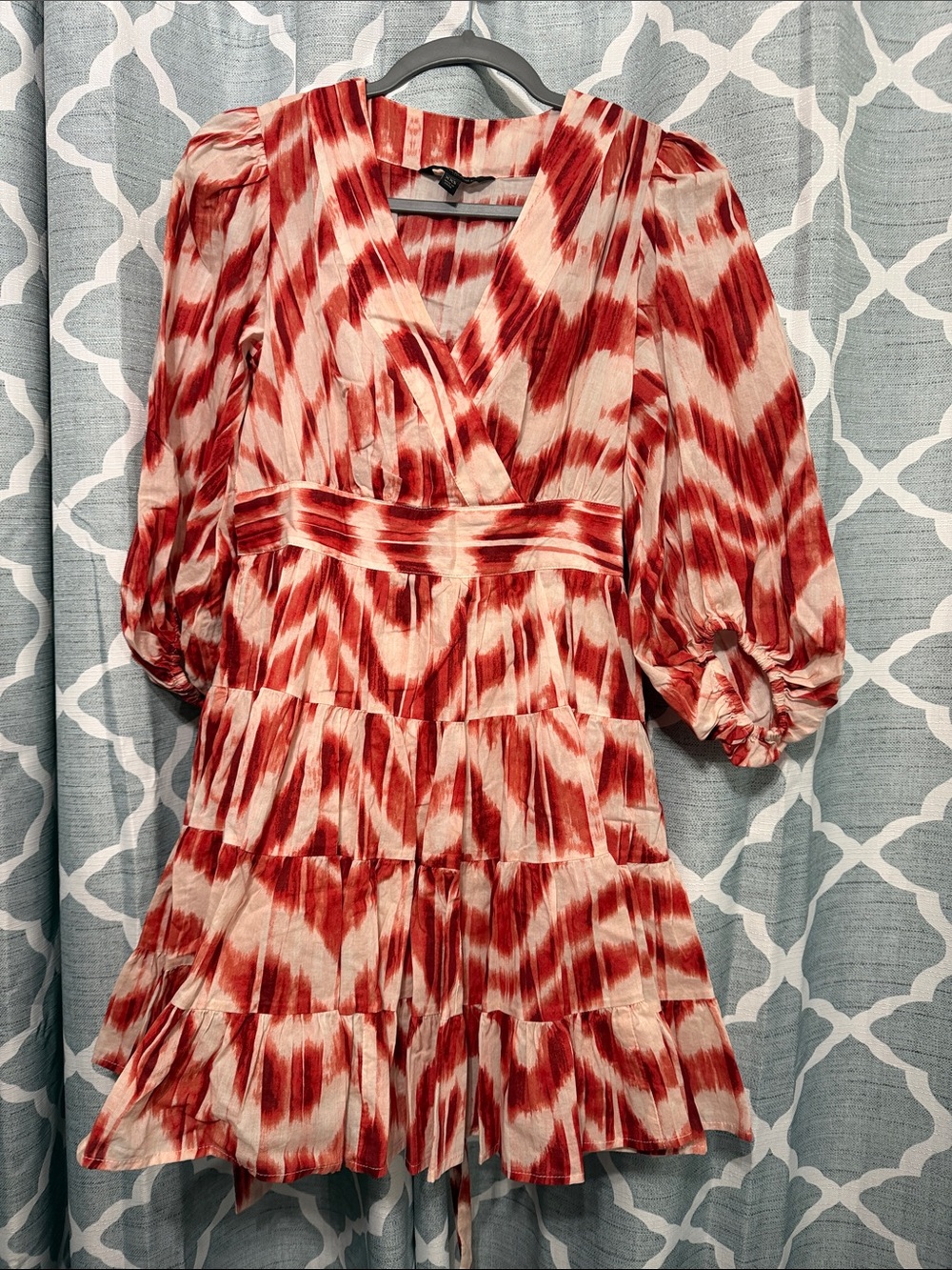 Banana Republic Red & Cream Tiered V-Neck Puff Sleeve Dress